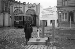 Poland, Kraków, Rynek Podgórski, a krakkói gettó I. számú kapuja a Bolesława Limanowskiego -nál., 1941, Horváth József, persecution of Jews, judaism, Jewish ghetto house, eastern front, Fortepan #265173