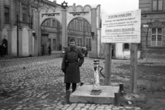 Poland, Kraków, Rynek Podgórski, a krakkói gettó I. számú kapuja a Bolesława Limanowskiego -nál., 1941, Horváth József, eastern front, Fortepan #265174