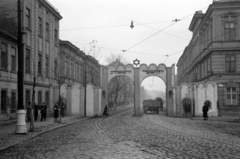 Poland, Kraków, Rynek Podgórski, a krakkói gettó I. számú kapuja a Bolesława Limanowskiego -nál., 1941, Horváth József, Fortepan #265233