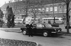 Magyarország, Nagykanizsa, Erzsébet (Szabadság) tér 14-15., 1971, Fábián Sámuel, autóbusz, szovjet gyártmány, GAZ-márka, magyar gyártmány, Ikarus-márka, GAZ 24 Volga, Fabulon, Ikarus 31/311, Ikarus 66, Fortepan #26529