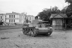 Ukrajna, Tulcsin, Leontovics (Lenin) utca a Szuvorov utca felől., 1941, Horváth József, keleti front, T-26 tank, harckocsi, lakótelep, pavilon, Fortepan #265320