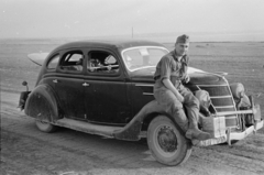 Ukrajna, 1941, Horváth József, Best of, Ford V8, keleti front, autón ülni, gázálarc, Fortepan #265334