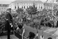 Románia,Erdély, Nagyvárad, Szent László tér (Piata Unirii), a dísztribünön Horthy Miklós kormányzó. A felvétel 1940. szeptember 7-én a kormányzói fogadó ünnepségen, a magyar csapatok bevonulása idején készült., 1940, Horváth József, bevonulás, Fortepan #265408