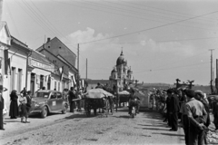 Románia,Erdély, Élesd, Felszabadulási tér (Piaţa Unirii), szemben az ortodox templom. A felvétel a magyar csapatok bevonulása idején készült., 1940, Horváth József, Fortepan #265436