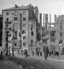 Magyarország, Budapest XI., Móricz Zsigmond körtér, balra a 3/a, jobbra a súlyosan sérült 2. számú ház., 1956, Fortepan, forradalom, épületkár, Budapest, Fortepan #2655