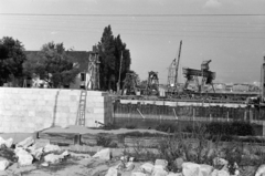 Magyarország, Óbuda, Budapest III., az Árpád híd budai hídfőjének építése, háttérben a Hajógyári-sziget., 1939, Horváth József, építkezés, futódaru, Budapest, Fortepan #265576