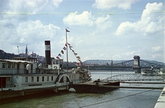 Hungary, Budapest V., pesti alsó rakpart, Vigadó téri hajóállomás, Petöfi oldalkerekes gőzhajó. Háttérben a Széchenyi Lánchíd., 1951, Horváth József, port, Danube's shore, steamboat, wharf, Budapest, colorful, Fortepan #265642