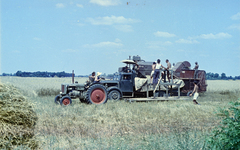 Magyarország, Orosháza, a felvétel Jancsó Miklós, az Arat az orosházi Dózsa című rövidfilmjének forgatásán készült., 1953, Horváth József, Zetor-márka, Zetor 25K, színes, Csepel-márka, cséplőgép, teherautó, Fortepan #265650