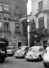 Ausztria, Bécs, Fleischmarkt - Griechengasse sarok, Wilhelm Marhold étterem., 1963, Horváth József, dombormű, Volkswagen Bogár, Fortepan #265653