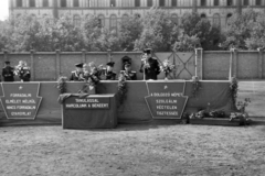 Magyarország, Budapest XIV., Hungária körút, a felvétel a mai 145-ös számú ház helyén készült, a rendőriskola női hallgatónak avatásakor., 1954, Horváth József, Budapest, szónok, rendőrség, Fortepan #265658