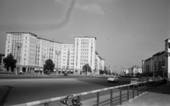 Németország, Berlin, Kelet-Berlin, a Strausberger Platz a Frankfurter Tor felé nézve., 1963, Horváth József, NDK, Fortepan #265689