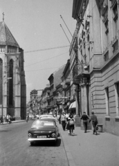 Szlovákia, Kassa, Fő utca (ulica Hlavná), balra a Szent Erzsébet-főszékesegyház (Dóm), a háttérben a Szentháromság-templom., 1963, Horváth József, Fortepan #265717