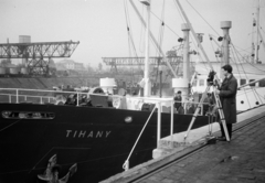 Hungary, Csepeli Szabadkikötő, Budapest XXI., a Tihany Duna-tengerjáró hajó., 1961, Horváth József, Budapest, port, anchor, tripod, Fortepan #265720