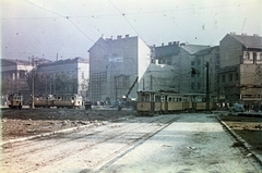 Magyarország, Budapest VIII.,Budapest IX., Kálvin tér, balra a Magyar Nemzeti Múzeum, középen a Múzeum utca és a Baross utca közötti tűzfal és épülettömb, jobb szélen az Üllői út torkolata látszik., 1956, Horváth József, forradalom, Budapest, színes, villamos, Fortepan #265787