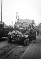 Slovakia, a felvétel a magyar csapatok bevonulása idején készült., 1938, Horváth József, commercial vehicle, flower decoration, Krupp L3H163, Fortepan #265907