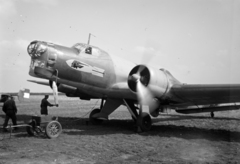 Hungary, Veszprém, Jutas repülőtér, a Magyar Királyi Honvéd Légierő Junkers Ju 86 típusú repülőgépe a kifutópályánál., 1938, Horváth József, airplane, Junkers-brand, Royal Hungarian Air Force, handbarrow, portable generator, military unit badge, Fortepan #266002