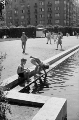 Magyarország, Budapest XIII., Szent István park., 1943, Vízkelety László, Budapest, gyerek, park, sarokház, medence, Fortepan #266156