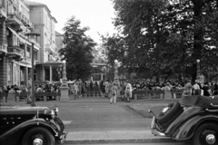 Magyarország, Margitsziget, Budapest, a felvétel a Margitszigeti Nagyszálló előtt készült., 1942, Vízkelety László, Best of, Budapest, Fortepan #266195