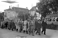 Magyarország, Kőszeg, Fő (Köztársaság) tér, május 1-i felvonulás., 1959, Baráth Endre, zászló, felvonulás, május 1, ÉDÁSZ-szervezet, Fortepan #26620