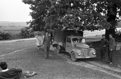 Magyarország, Cák, A kőszegi MÁV Nevelőintézet diákjainak kirándulása Cákon (Vas-megye). IFA-Framo típusú, NDK gyártmányú teherautó., 1958, Baráth Endre, német gyártmány, teherautó, Framo-márka, Fortepan #26627