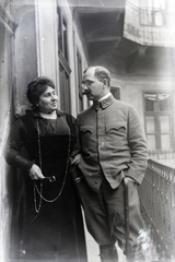 1916, Szilvási hagyaték, hands in pockets, courtyard balcony, Fortepan #266513