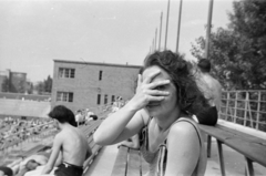 Hungary, Margit Islands, Budapest, Hajós Alfréd Nemzeti Sportuszoda., 1942, Szilvási hagyaték, peeking, swimming pool, portrait, Fortepan #266527