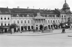 Romania,Transylvania, Cluj-Napoca, Fő tér, Bánffy palota., 1942, Ábrahám Katalin és László, Fortepan #266623