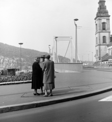 Magyarország, Budapest V., Erzsébet híd pesti hídfő, balra a Március 15. tér, jobbra a Belvárosi templom., 1970, Vimola Károly, Budapest, Fortepan #266786