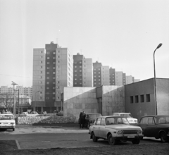 Magyarország, Óbuda, Budapest III., a Gyenes utca - Vörösvári út - Törzs utca közötti terület. Az Óbuda eszpresszó és étterem mögött a Kórház utca melletti házsor látható., 1973, Vimola Károly, Wartburg-márka, rendszám, Wartburg 353, panelház, Budapest, Fortepan #266794