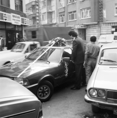 Törökország, Isztambul, İnkılap Caddesi - Valide Cami Sokak sarok, 1984, Vimola Károly, Fortepan #266803