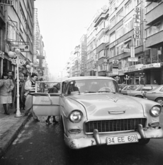 Törökország, Isztambul, İnkılap Caddesi., 1984, Vimola Károly, Chevrolet Bel Air, Fortepan #266811