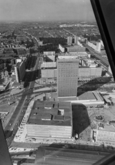 Germany, Berlin, Kelet-Berlin, kilátás a TV toronyból a Hotel Stadt Berlin felé, mögötte a Karl Marx Allee, balra a Karl-Liebknecht-Strasse. Előtérben a HO-Centrum-Warenhaus (Centrum áruház)., 1980, Vimola Károly, view, GDR, Fortepan #266830