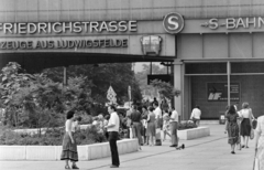 Germany, Berlin, Kelet-Berlin, a felvétel a Bahnhof Friedrichstraße előtt készült., 1980, Vimola Károly, East-Berlin, GDR, Fortepan #266833