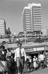 Germany, Berlin, Kelet-Berlin, Alexanderplatz, szemben a Haus des Reisens., 1980, Vimola Károly, GDR, Fortepan #266834