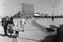 Germany, Berlin, Kelet-Berlin, Alexanderplatz, szemben a Haus des Lehrers., 1980, Vimola Károly, kid, back, GDR, Fortepan #266836