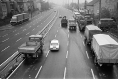 Magyarország, Budapest XI., Budaörsi út a Sasadi úti gyalogos felüljáróról a Dayka Gábor úti felüljáró felé nézve. A felvétel a taxisblokád idején készült., 1990, Vimola Károly, rendszám, Budapest, Fortepan #266862