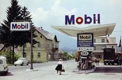 Austria, Kärntner Strasse, balra a 43-as számú ház., 1974, Vimola Károly, colorful, gas station, Fortepan #266990