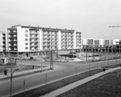 Magyarország, Uránváros, Pécs, Esztergár Lajos utca (39-es dandár út), balra az Ybl Miklós utca, távolabb a Rendelőintézet építkezése., 1967, Pluhár Gábor, Fortepan #267046