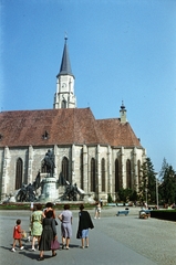 Romania,Transylvania, Cluj-Napoca, Fő tér, Szent Mihály-templom, előtte Hunyadi Mátyás emlékműve., 1978, Martos Gábor, colorful, Fortepan #267075