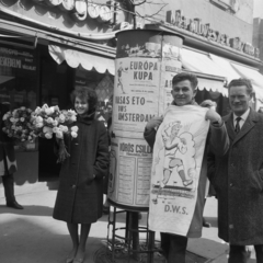 Magyarország, Győr, a felvétel a Baross (Lenin) út 33. számú ház előtt, az Árpád út közelében készült., 1965, Nationaal Archief, Best of, karikatúra, plakát, Fortepan #267159