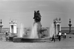 Oroszország, Volgográd, Propylaeum a Volga folyó patján, "Művészet" szökőkút., 1969, Ladinek Viktor, Szovjetunió, Fortepan #267258