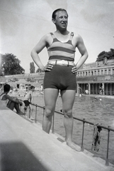 Hungary, Budapest III., Csillaghegyi strandfürdő., 1936, Ladinek Viktor, portrait, striped dress, bathing suit, Budapest, Fortepan #267289