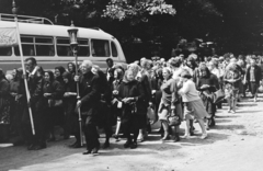 Hungary, Mátraverebély-Szentkút, zarándokok., 1974, Szentkuthy Ibolya, procession, Fortepan #267314