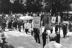 Hungary, Mátraverebély-Szentkút, a felvétel a Lourdes-i barlang előtt készült, jobbra a fák takarásában a szent kút., 1974, Szentkuthy Ibolya, procession, Fortepan #267316