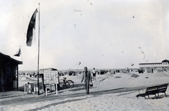 Lengyelország, Świnoujście, a kép készítésének idején Németország, Swinemünde üdülőhely látképe., 1938, Fortepan, strand, horogkereszt, kerékpár, Fortepan #26733