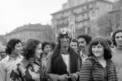 Hungary, Budapest XIV., Ötvenhatosok tere (Felvonulási tér), május 1-i felvonulás. Középen egy hazánkban tanuló külföldi diák., 1978, Szentkuthy Ibolya, Budapest, Fortepan #267420