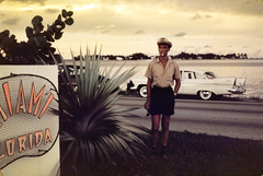 1955, Szentkuthy Ibolya, Best of, colorful, hands in pockets, shades, automobile, sea shore, peaked cap, shorts, smoking, Fortepan #267514