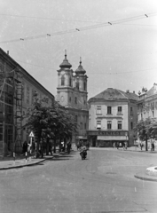 Magyarország, Székesfehérvár, Városház (Szabadság) tér, szemben a Nepomuki Szent János-templom., 1960, Kovács Annamária, Fortepan #267641