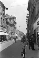 Magyarország, Győr, Kazinczy utca a Baross Gábor (Lenin) út felől a Széchenyi tér felé nézve., 1960, Kovács Annamária, AWZ P70 Zwickau, kerékpár, Fortepan #267656