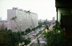 Hungary, Debrecen, Csapó utca, szemben a Pacsirta utca - Malom Köz - Burgundia utca közötti épületsor látható., 1979, Barna Ádám, concrete block of flats, street view, balcony, crosswalk, Fortepan #267706